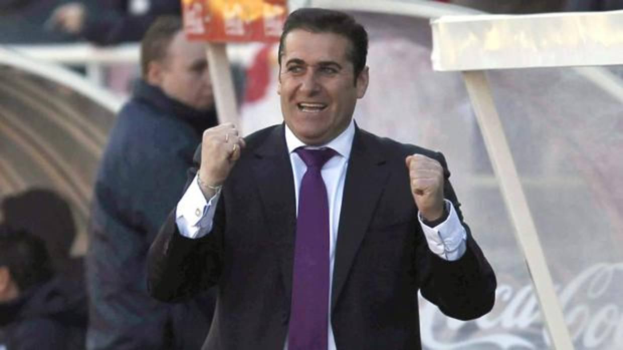 José Ramón Sandoval celebra un gol en su etapa en el Rayo Vallecano