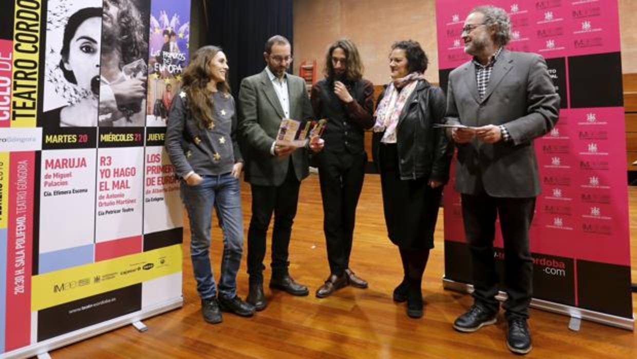 Responsables de las obras, con el edil de Cultura y el director del Instituto de Artes Escénicas