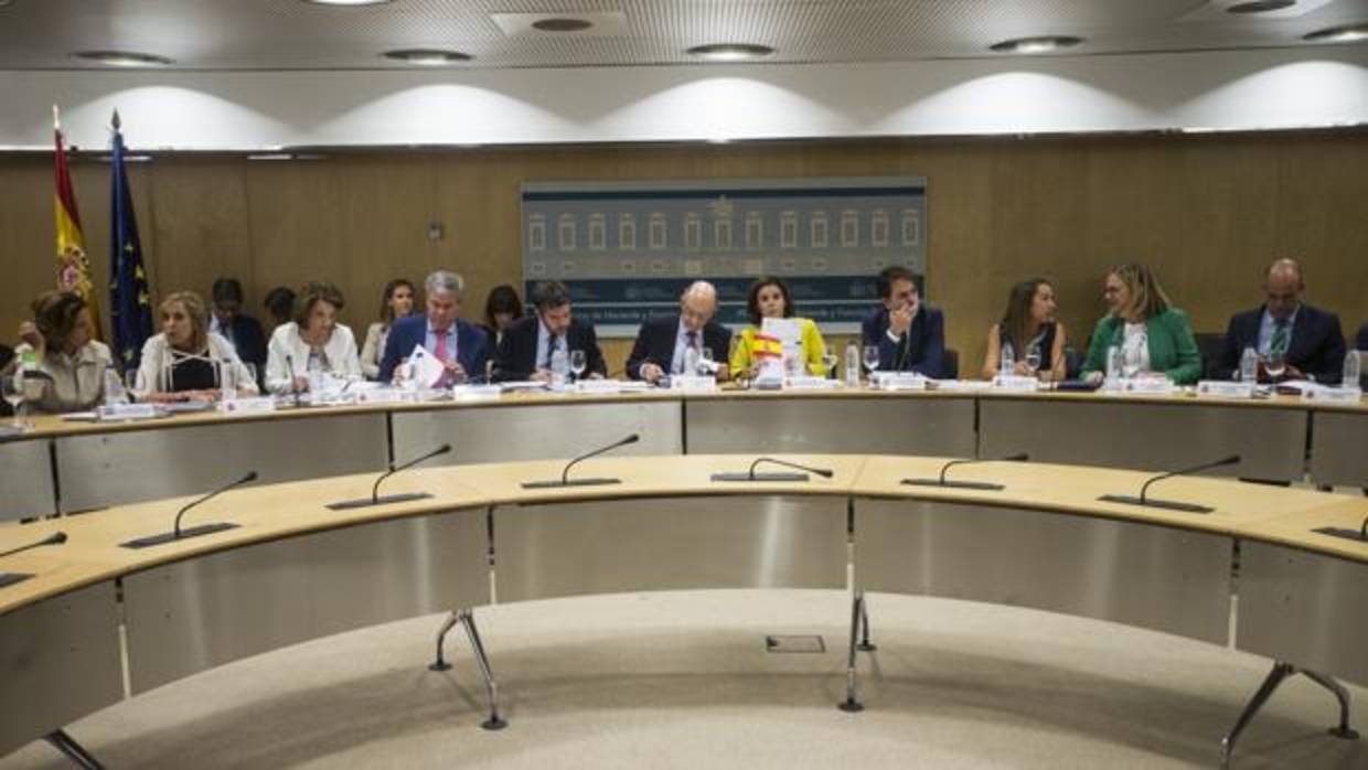 Reunión del Consejo de Política Fiscal y Financiera presidido por Montoro y Sáez de Santamaría