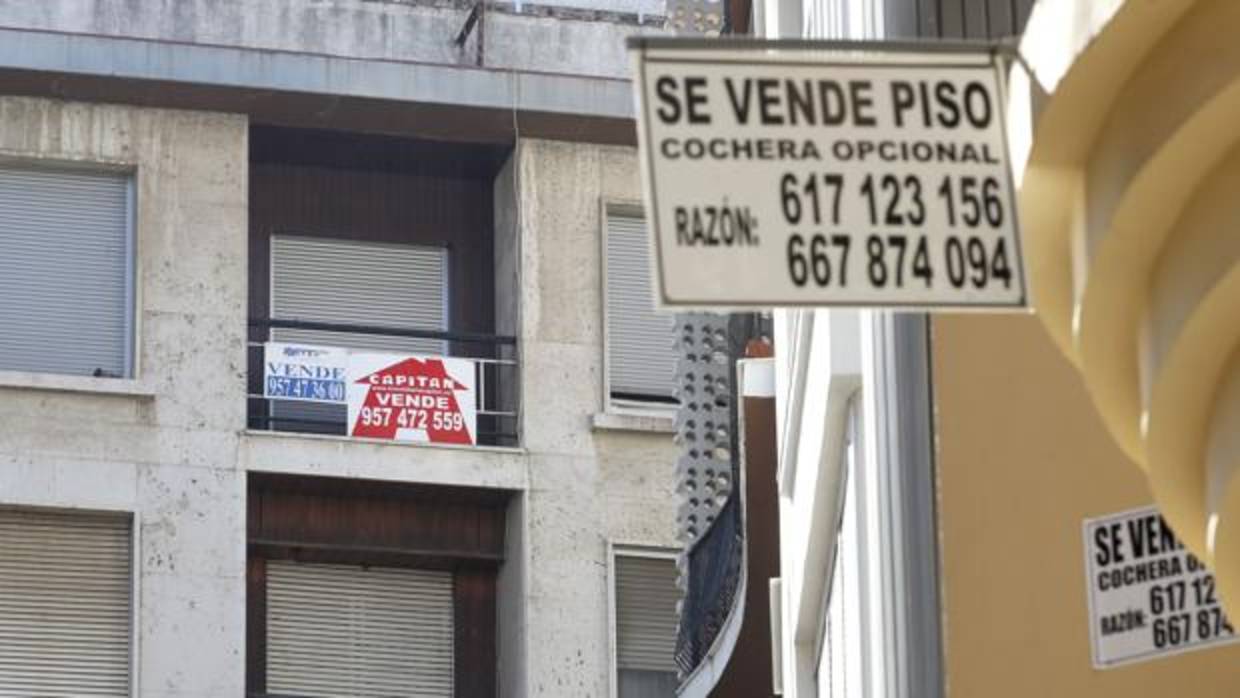 Carteles de venta de pisos en Córdoba capital