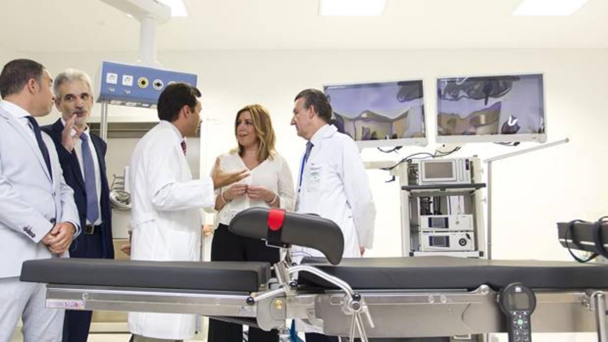 Susana Díaz y el exconsejero Aquilino Alonso inauguraron en 2016 el hospital del Valle del Guadalhorce
