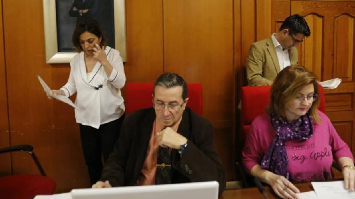 La alcaldesa y el primer teniente de alcalde, hoy antes de empezar el Pleno