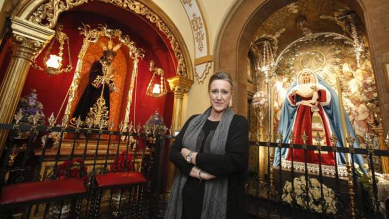 María José Sánchez, pregonera de la Semana Santa de Córdoba 2018, con las imágenes de su cofradía de la Paz