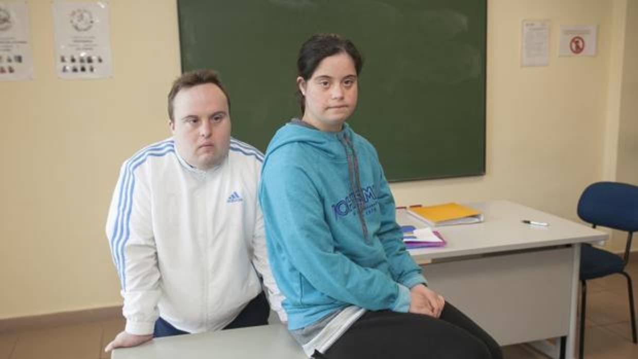 Sergio Torres y Ana Leticia Solana, dos jóvenes que han encontrado empleo