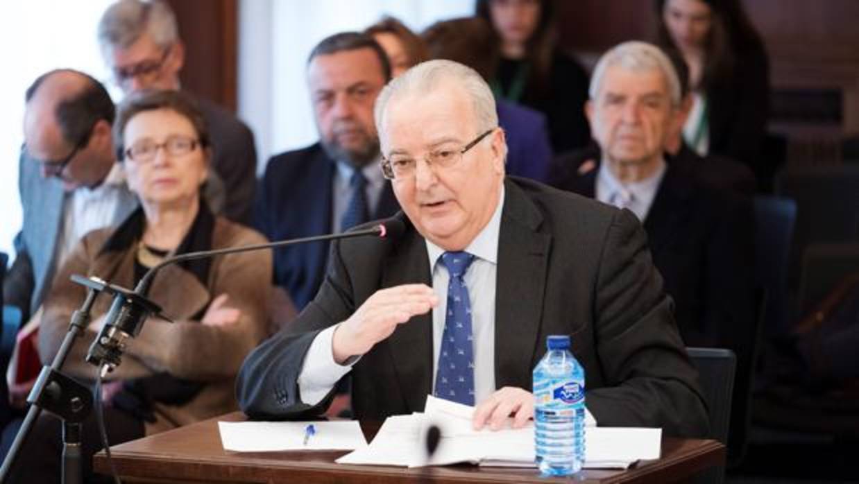Antonio Fernández declara ante los miembros del tribunal de los ERE