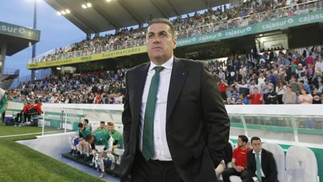 José Ramón Sandoval durante el duelo ante el Sevilla Atlético