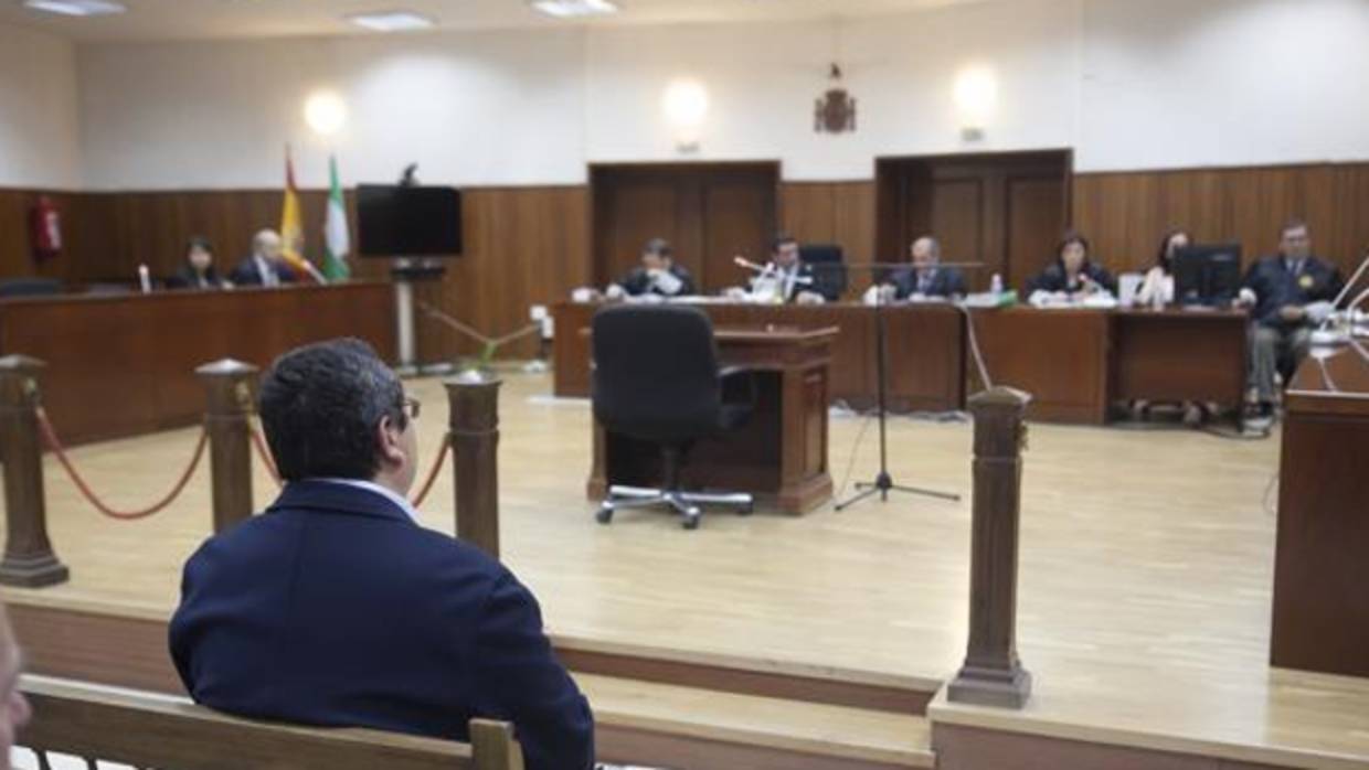 El expárroco de Villanueva del Duque, durante el juicio ante la Audiencia Provincial