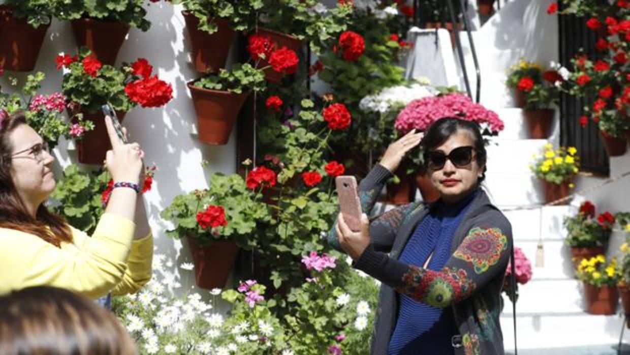 Dos mujeres en San Basilio, este martes