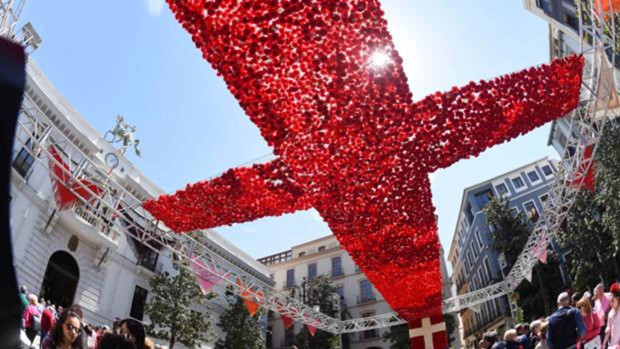Cruz de mayo de la plaza del Carmen de Granada que ha conseguido el primer premio