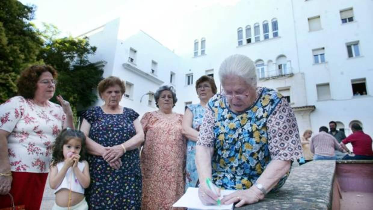 Firmas contra el traslado de Los Morales