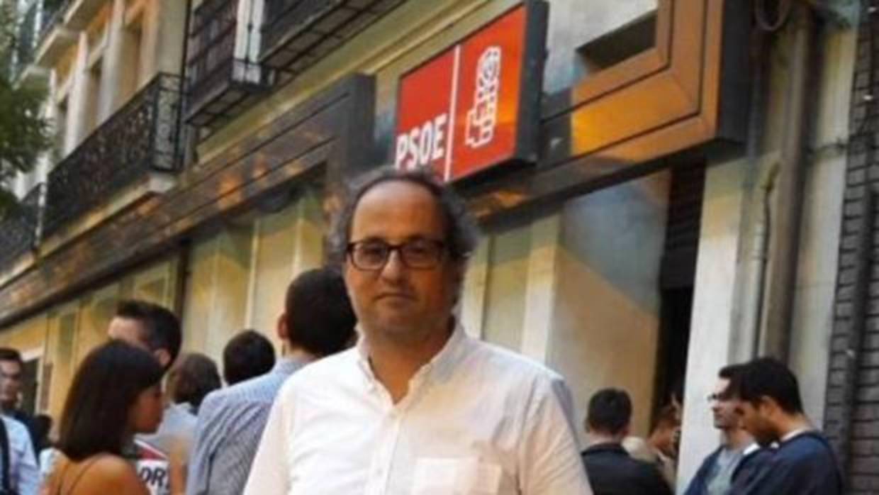 Imagen que Quim Torra colgó redes sociales frente a la sede del PSOE en Ferraz protestando contra Susana Díaz