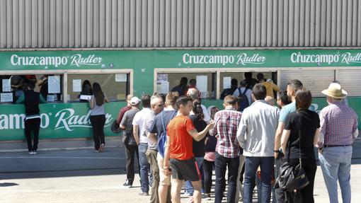 Aficionados este lunes en las taquillas de El Arcángel