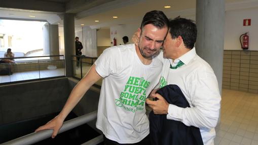 López Garai, ahora técnico del Reus, llora celebrando el ascenso del Córdoba