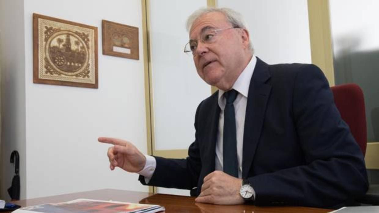 El concejal de Presidencia y Seguridad, Emilio Aumente, en una entrevista con ABC