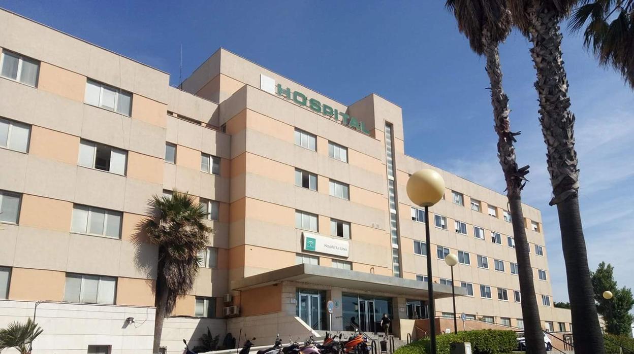 Imagen del hospital de La Línea, donde permanece ingresado el herido
