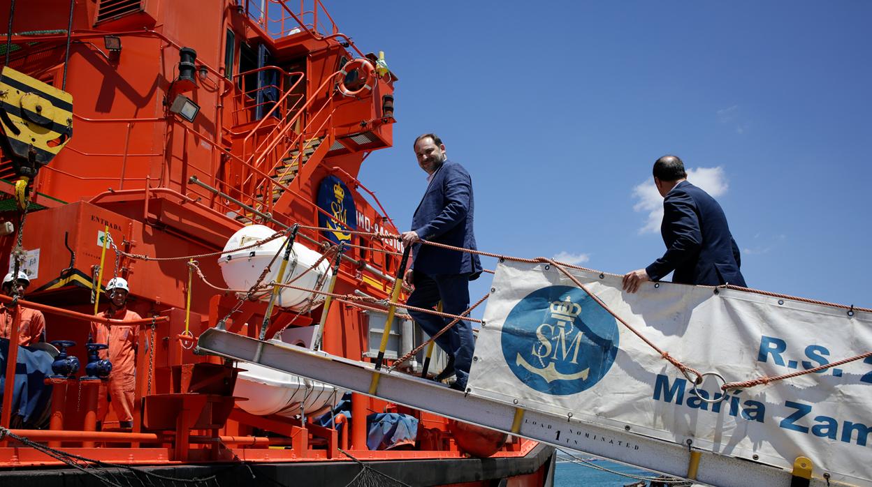 José Luis Ábalos en su visita a Tarifa