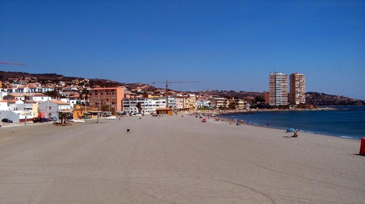 Imagen de la playa de Torreguadiaro, en el término municipal de San Roque.