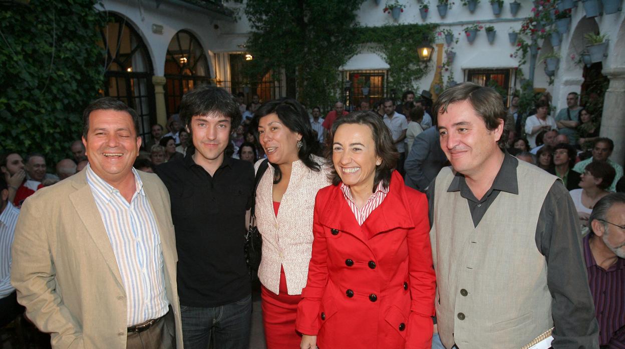 Rodríguez, a la izquierda en lla presentación del programa municipal de Cultura de Rosa Aguilar en 2007