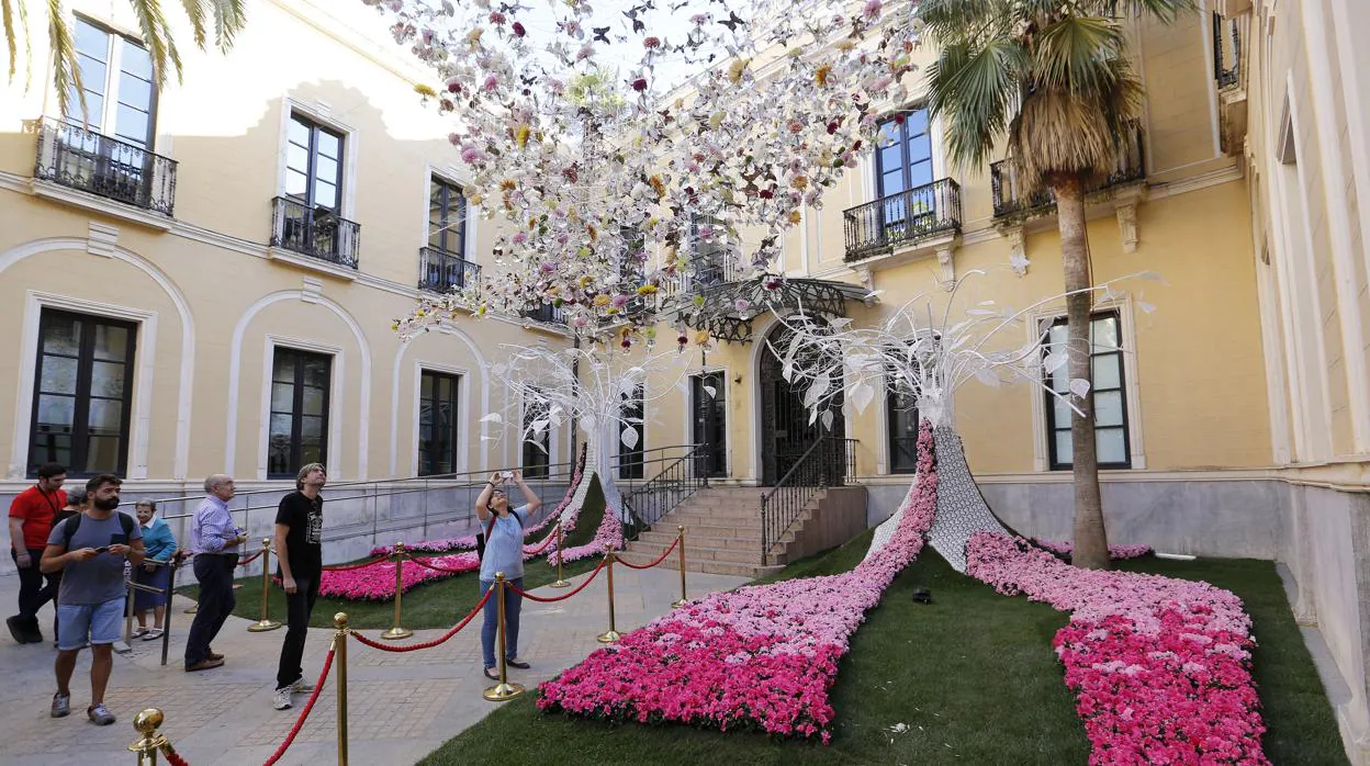 Instalación floral en la sede de Vimcorsa