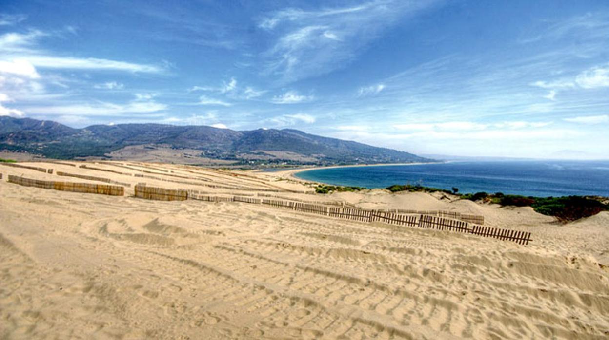 Con más de 4 kilómetros de arena blanca y una anchura media de 120 metros