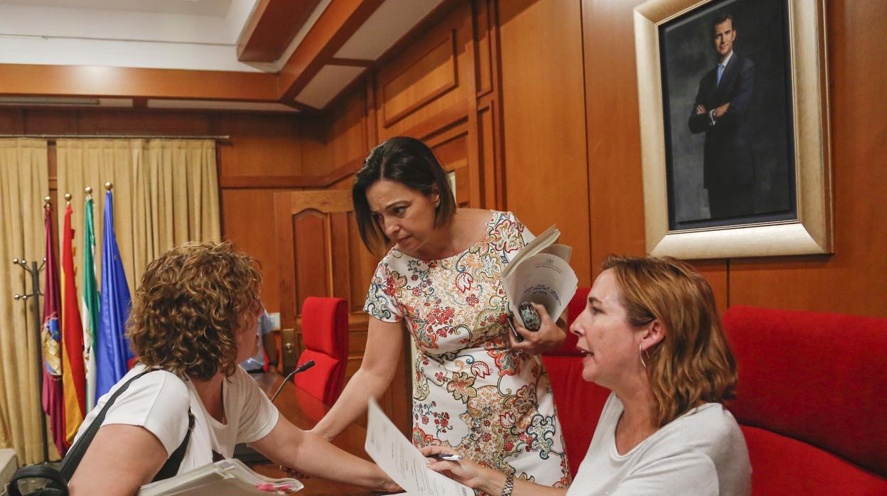 La alcaldesa durante una sesión parlamentaria