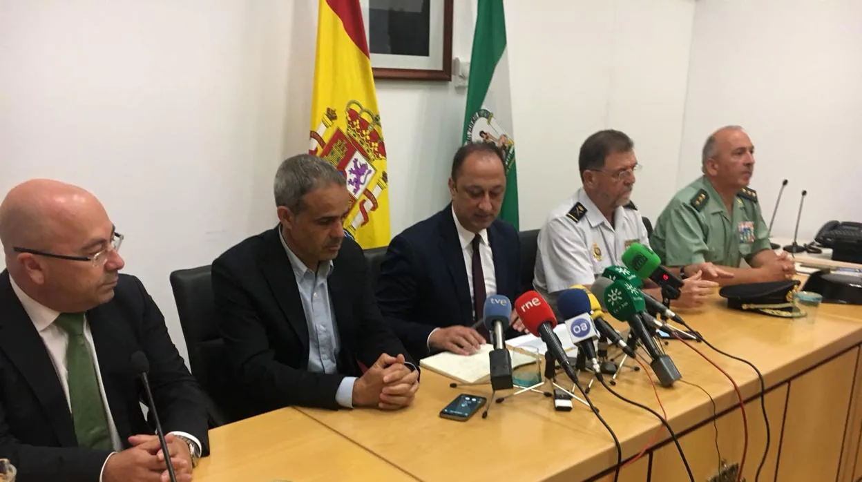 Gómez de Celis, ante los micrófonos, tras la primera mesa de coordinación en Algeciras.