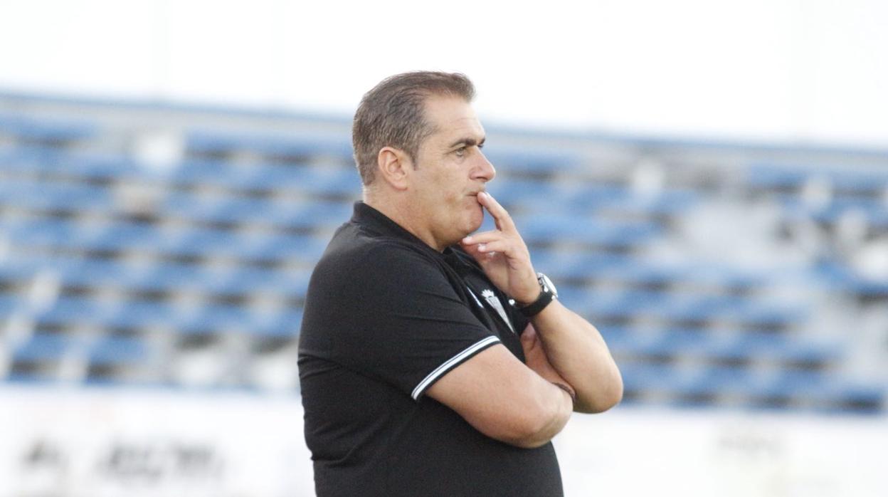 Sandoval observa el partido de Marbella