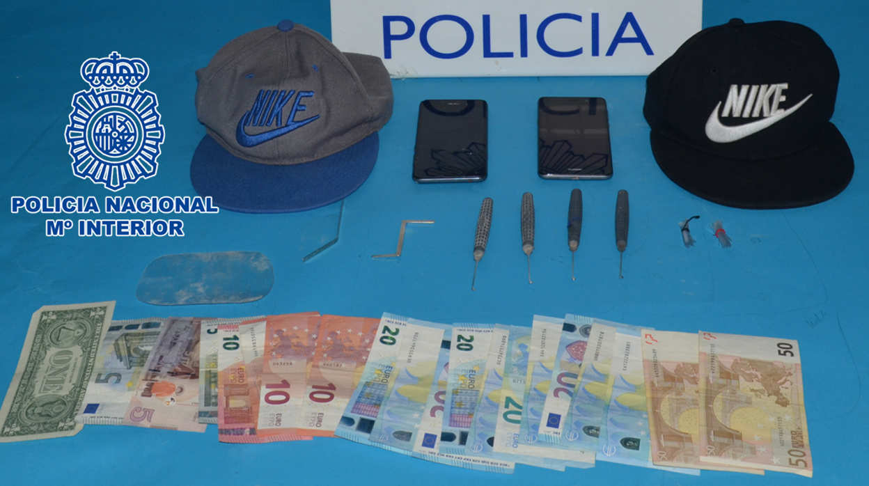 Los objetos intervenidos a los ladrones incluían ganzúas y elementos para abrir cerraduras