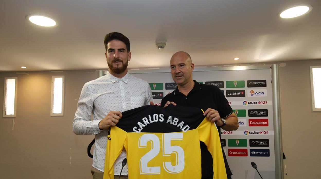 Carlos Abad posa con Berges