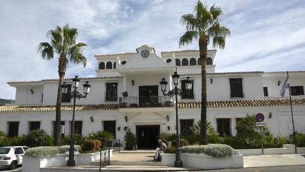 Mijas embargó viviendas de forma irregular incluso a muertos