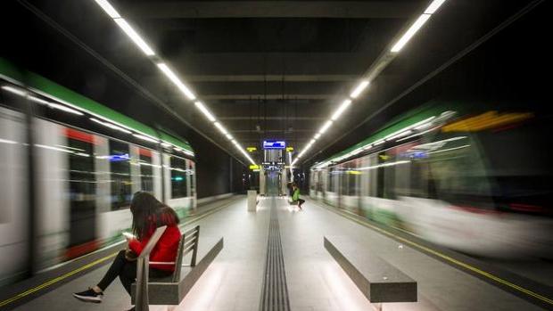 La huelga del metro de Granada empaña su primer aniversario