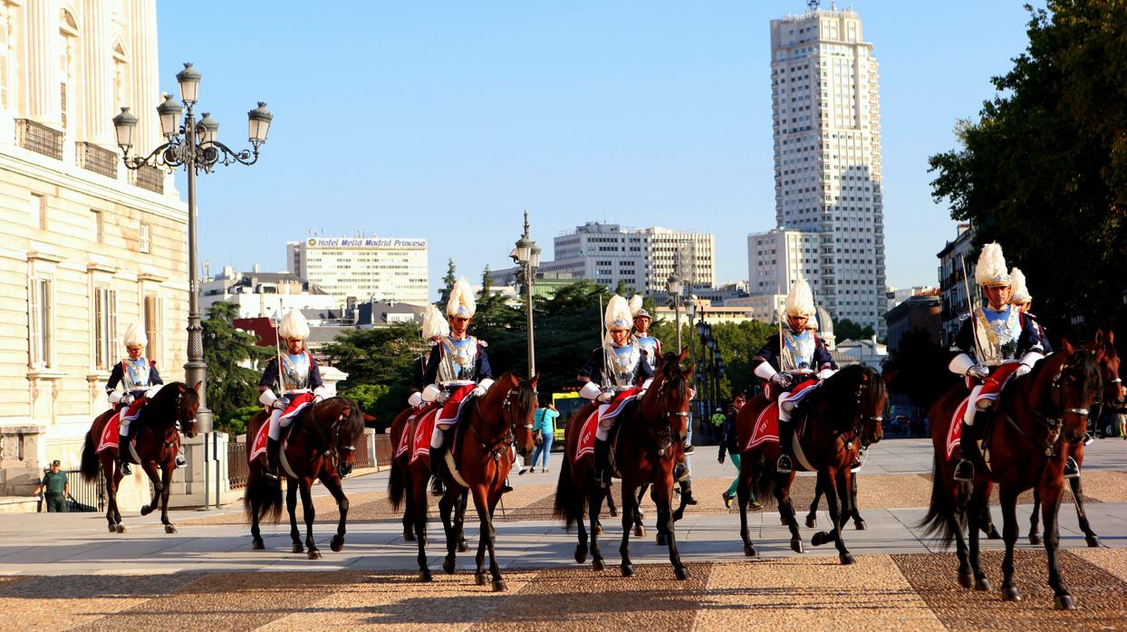 Jinetes de la Guardia Real que participarían en el memorial ecuestre Diego López de Haro
