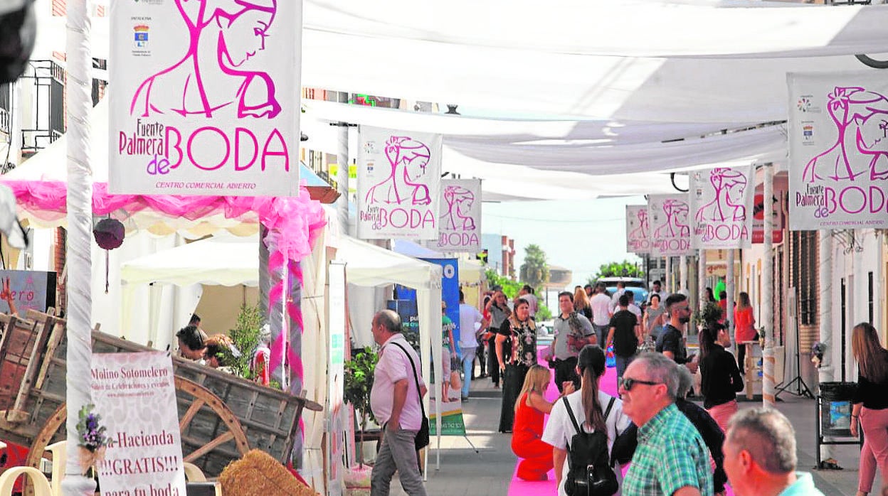 Público asistente a la feria de la boda de Fuente Palmera