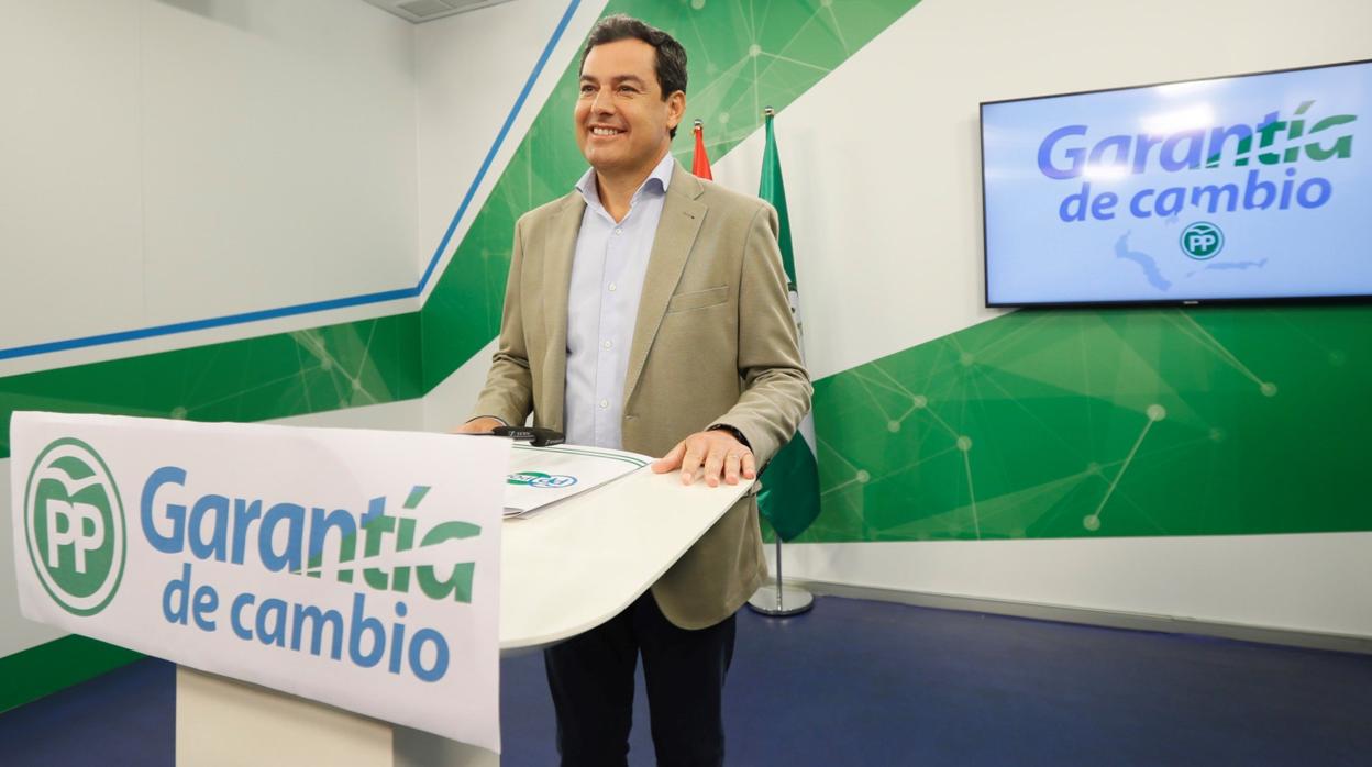 El presidente del PP andaluz, Juanma Moreno, este martes en la sede regional del PP andaluz