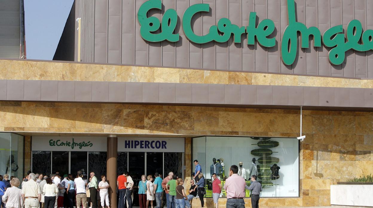 Los centros de El Corte Inglés abrirán este viernes