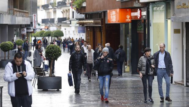 La calle Jesús y María de Córdoba adelanta a Cruz Conde en su renacer comercial