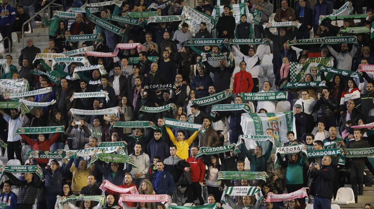 La grada del estadio El Arcángel, en el partido ante el Extremadura en El Arcángel