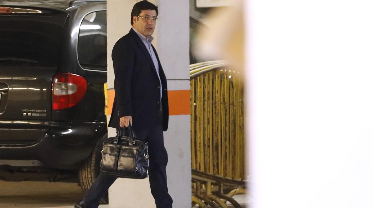 El presidente del Córdoba CF, Jesús León, a su llegada al estadio