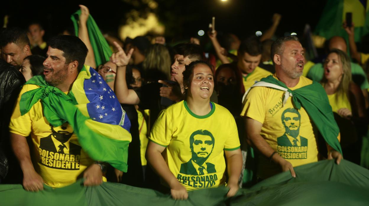 Seguidores del ultraderechista brasileño Jair Bolsonaro