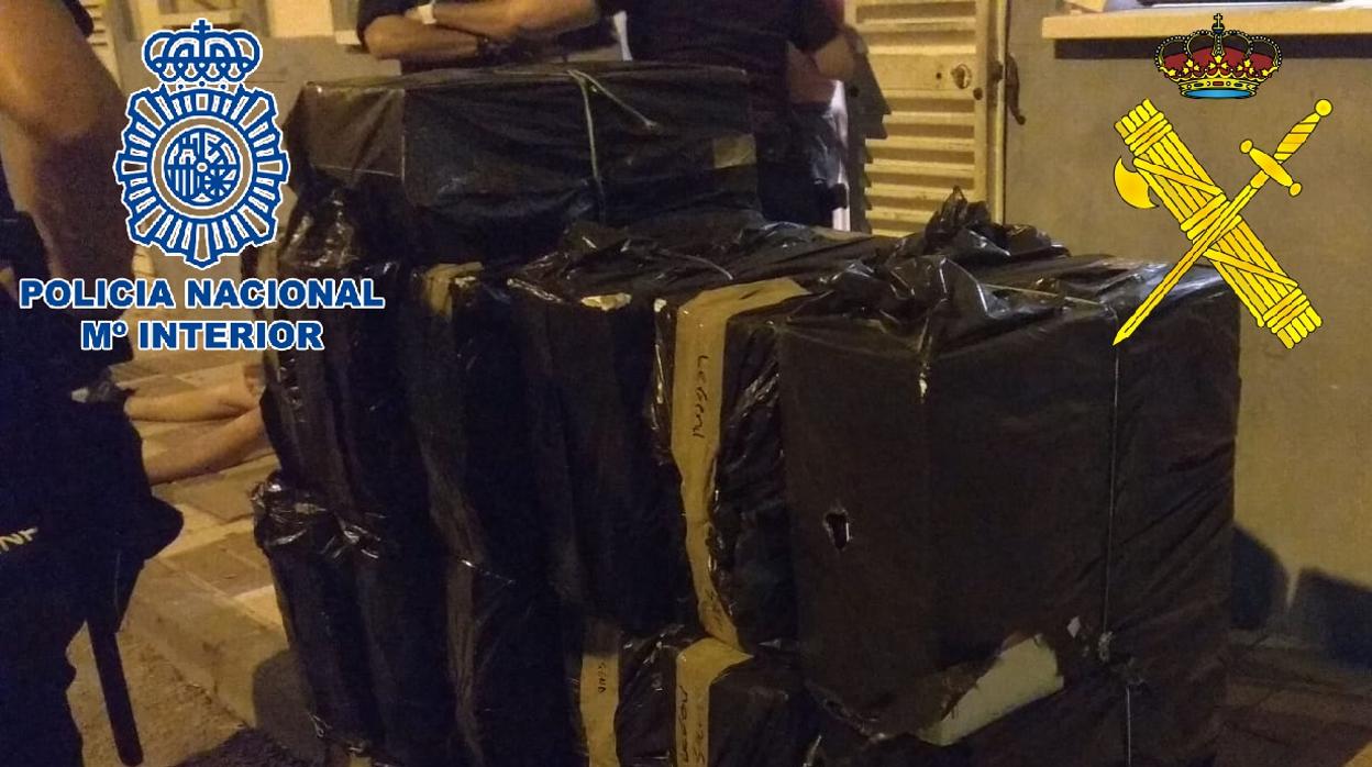 Imagen de parte del tabaco intervenido en estas oepraciones en La Línea