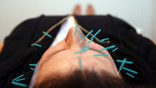 Rafael Cobos: «Los del Ministerio de Sanidad están mal asesorados; la acupuntura es una ciencia»