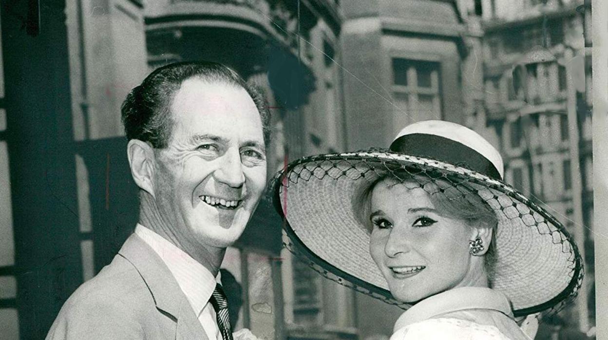 Junto a su marido David Tennant en 1963