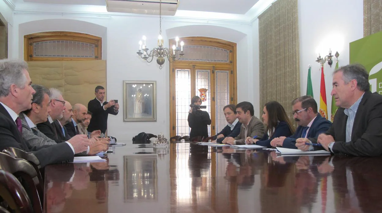 Reunión del órgano constituido analizar la situción del ferrocarril en Jaén