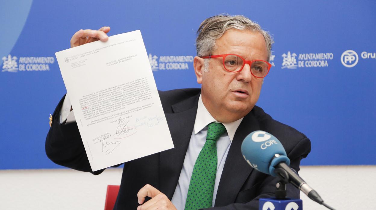 Salvador Fuentes (PP) en una rueda de prensa