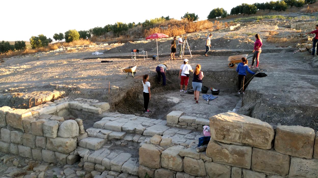 Trabajos en el yacimiento de Torreparedones, en Baena