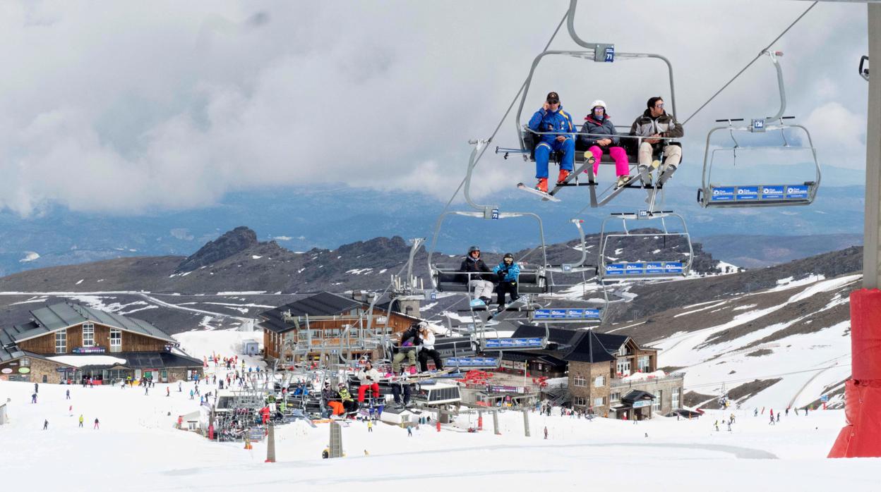 El fuerte viento ha hecho imposible mantener las pistas abiertas