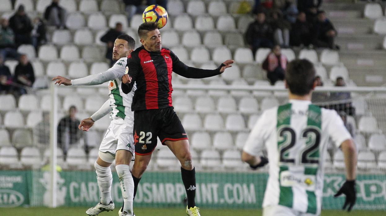 Lance del juego durante el pasado año entre el Córdoba y el Reus
