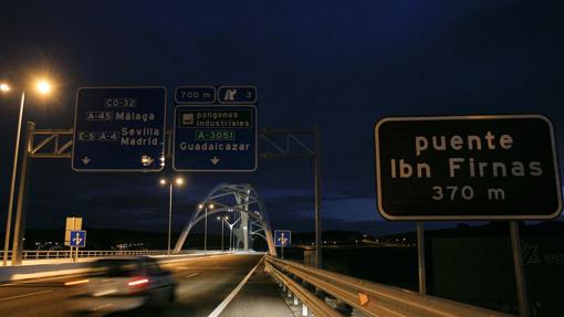 El puente de Ibn Firnas, en la Variante Oeste de Córdoba