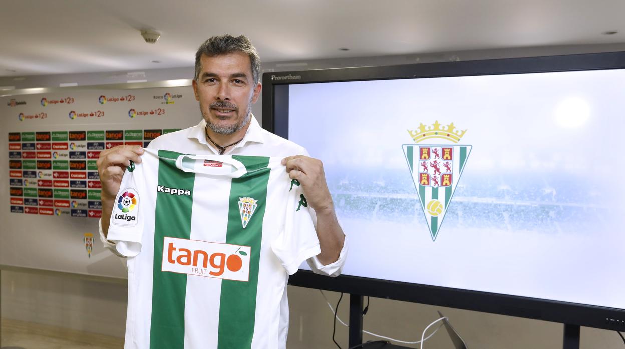 El entrenador del Córdoba B, Juan Marrero, en su presentación