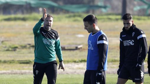 Curro Torres empieza 2019 en el banquillo del Córdoba